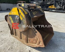 MB BF90.3 Crushing Bucket